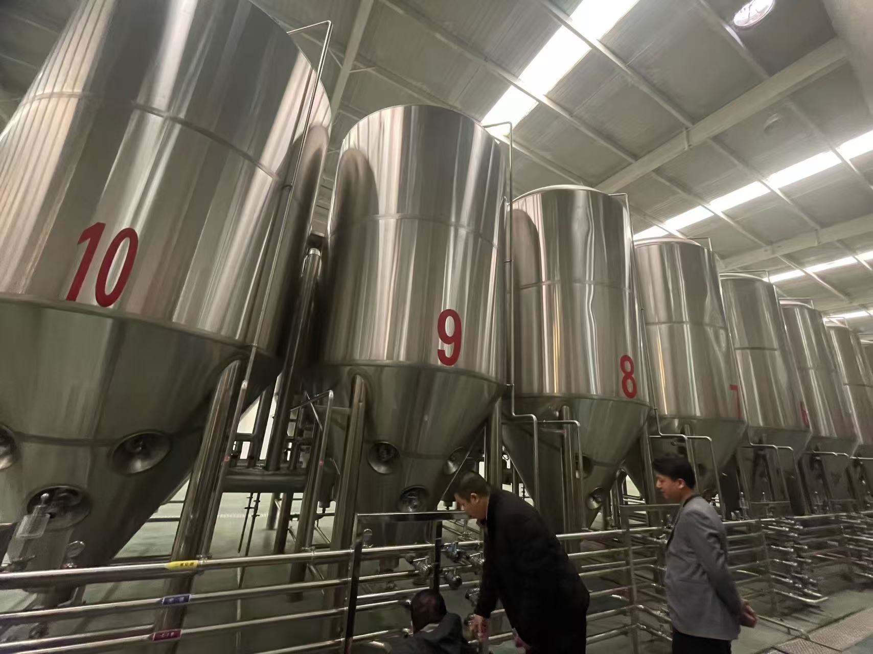 汉阴精酿啤酒设备厂—平面布置、设备设计、制造、调试、培训等一条龙服务